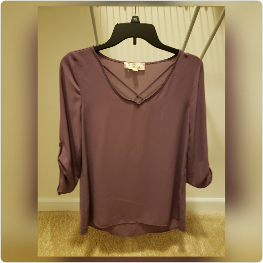 NWOT Mauve button sleeve flowy top. Size XS